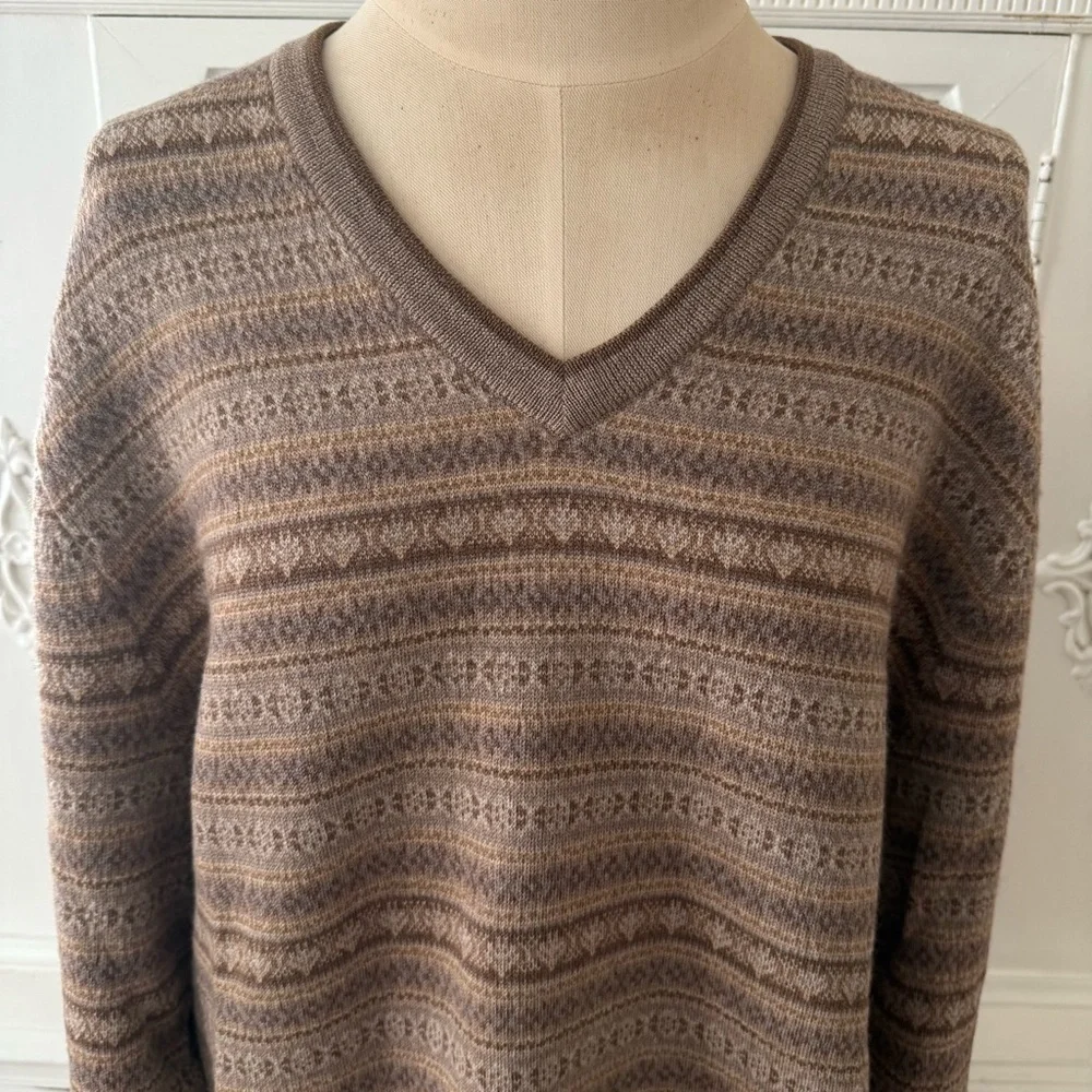 Brooks Brothers Extra Fine Italian  Merino Wool V Neck Sweater Jumper